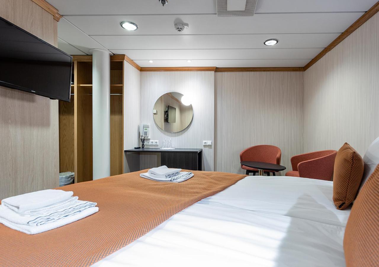 Viking Line Ferry Gabriella - One-Way Journey From Helsinki To Stockholm Hotel Стая снимка